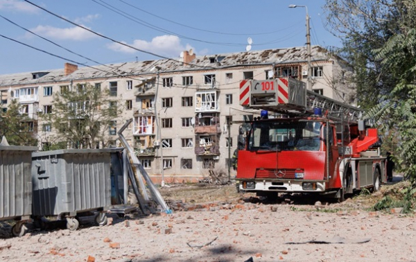 Авіаудар РФ по Краматорську: з-під завалів спасли людей