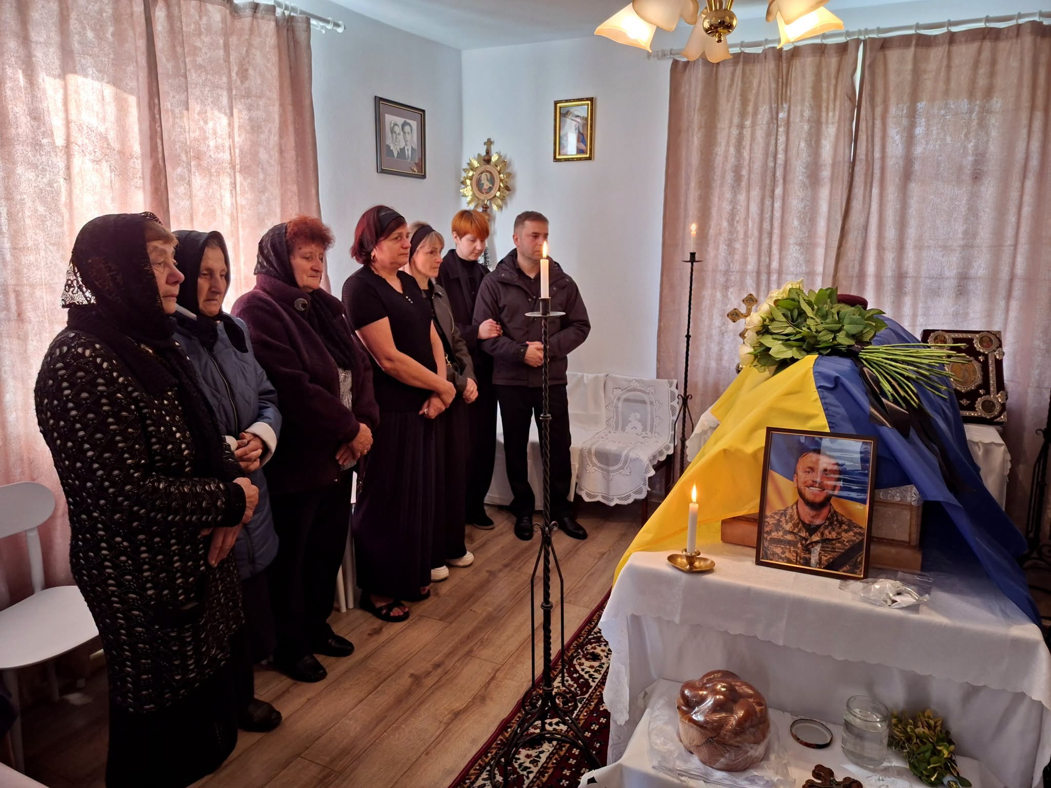 Родина прощається із загиблим українським військовим