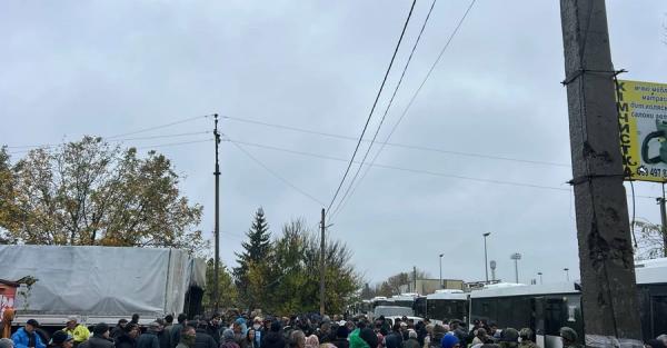 Літаки з евакуйованими жителями Олешек прибули до Білорусі - Новини України