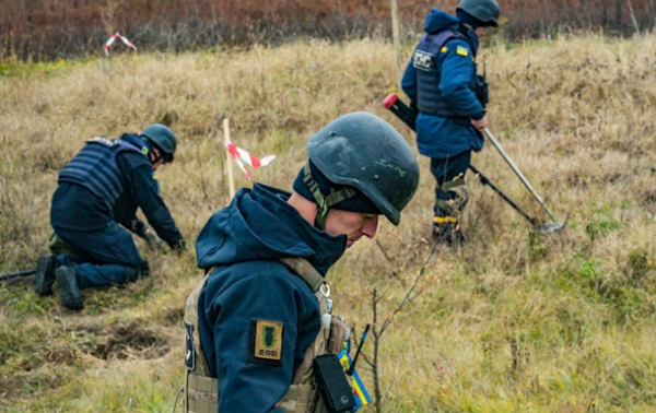Міноборони обмежило розмінування поблизу фронту Міноборони обмежило розмінування поблизу фронту