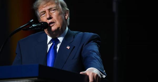Трамп назвав ворогами тих, хто не називає ШІ суперінтелектом - Новини України Трамп назвав ворогами тих, хто не називає ШІ суперінтелектом - Новини України