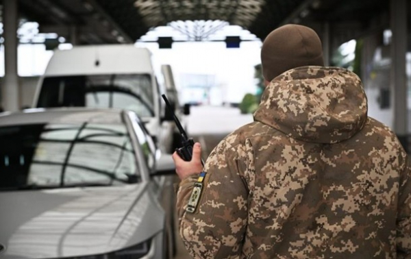 У ДПСУ назвали пункти пропуску на кордоні з найбільшими чергами У ДПСУ назвали пункти пропуску на кордоні з найбільшими чергами