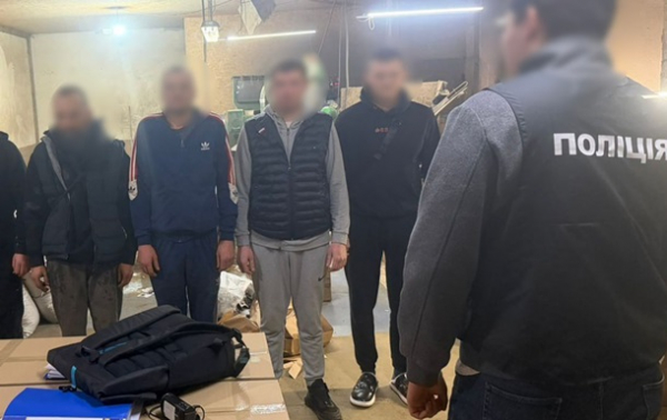 Під Уманню викрили підпільну тютюнову фабрику Під Уманню викрили підпільну тютюнову фабрику
