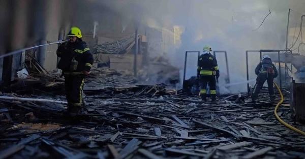 РФ знову завдала прицільного удару по вокзалу Дніпра - спалахнула пожежа, є поранені - Новини України