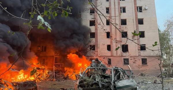 Росіяни вдарили по центру Слов'янська - щонайменше 5 поранених, у тому числі діти - Новини України Росіяни вдарили по центру Слов'янська - щонайменше 5 поранених, у тому числі діти - Новини України