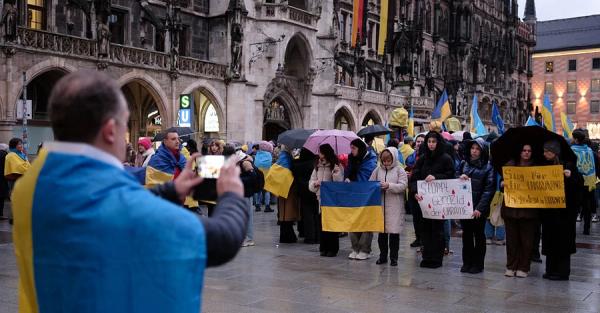 Німеччина продовжила захист українським біженцям, але не для всіх чоловіків - Новини України